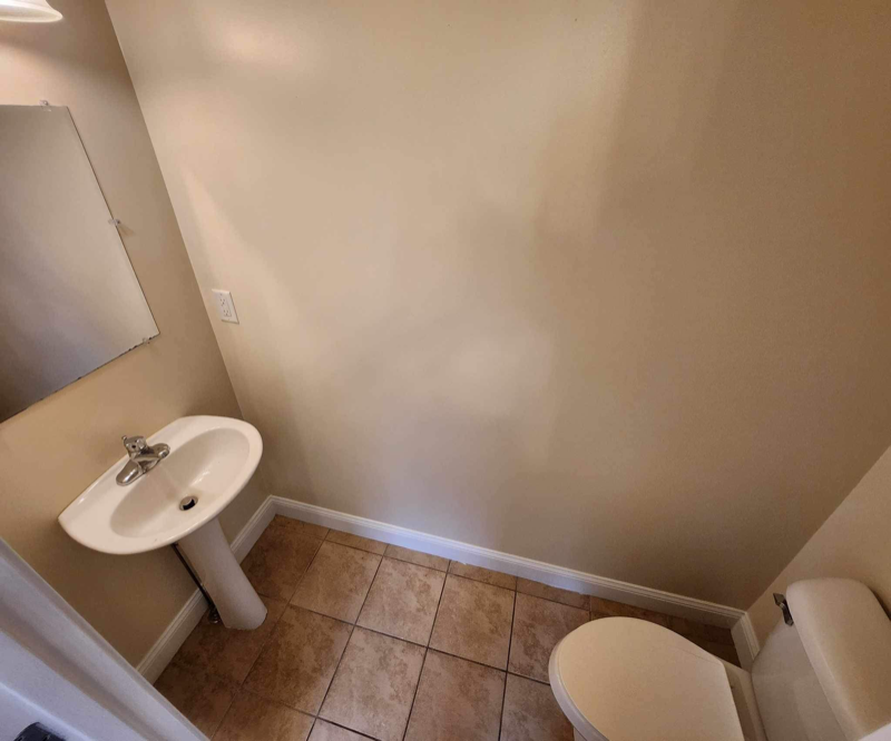 128 S Main St - Photo 4 of 12