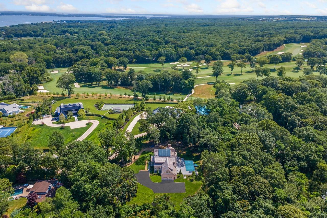 2524 Noyack Rd - Photo 3 of 30