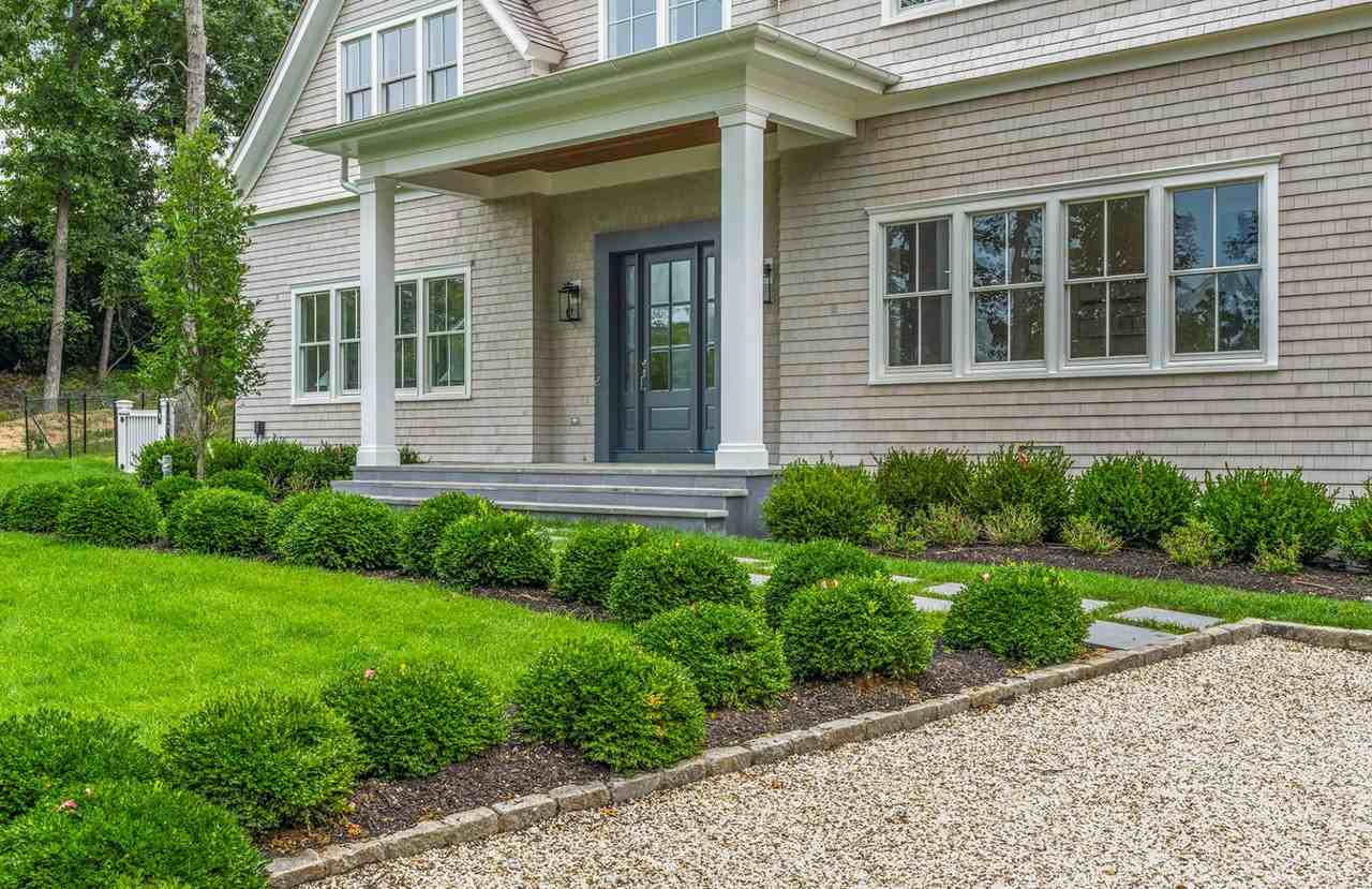 2524 Noyack Rd - Photo 4 of 30