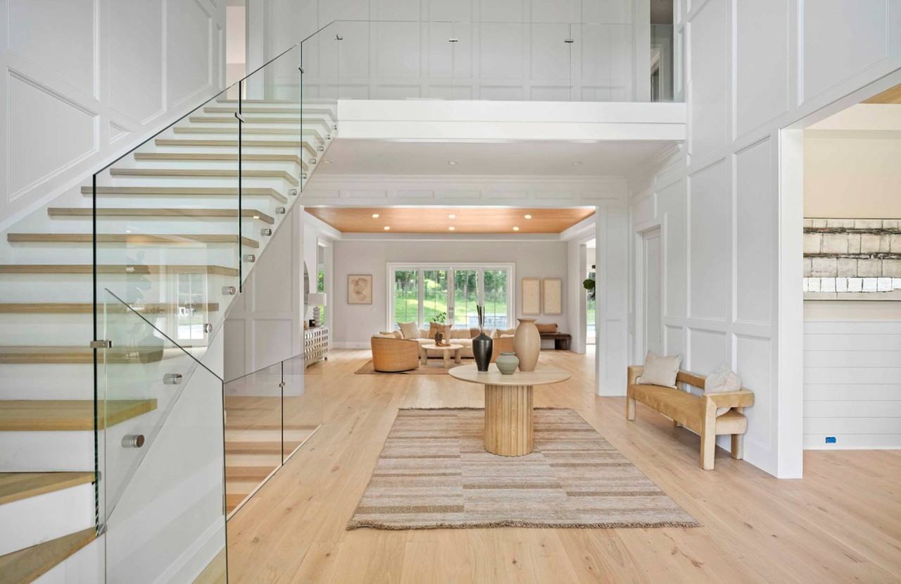 2524 Noyack Rd - Photo 5 of 30