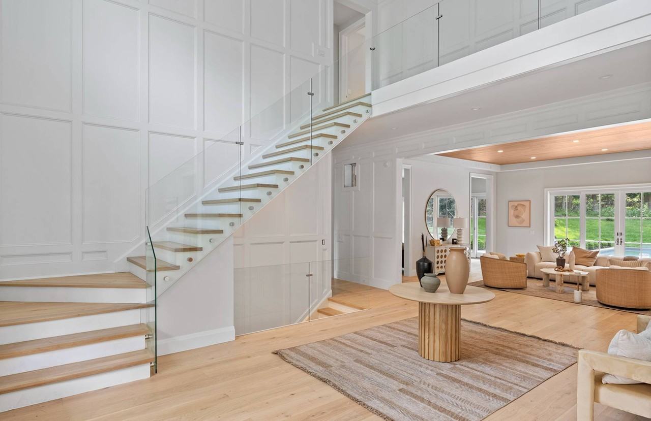 2524 Noyack Rd - Photo 6 of 30