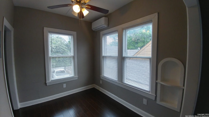 209 E Rosewood Ave #4 - Photo 3 of 11