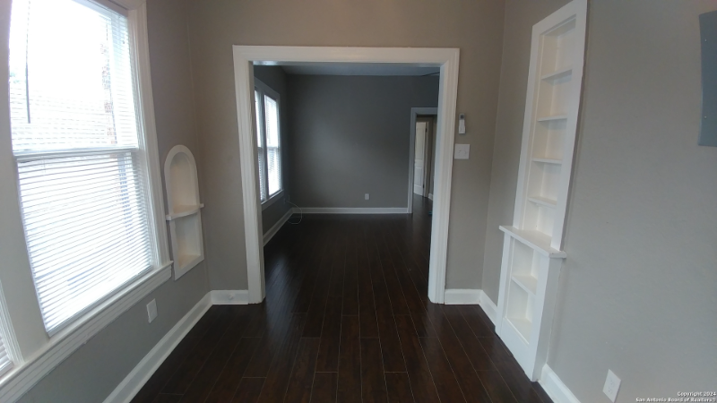 209 E Rosewood Ave #4 - Photo 5 of 11
