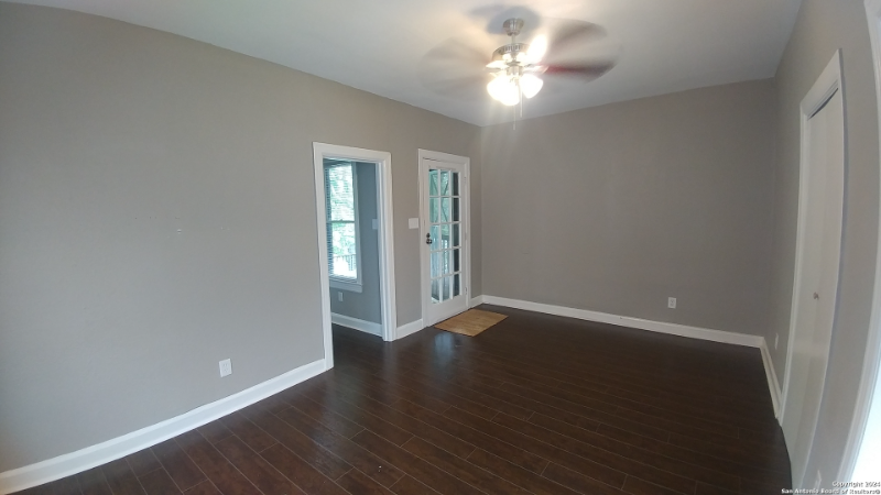 209 E Rosewood Ave #4 - Photo 6 of 11
