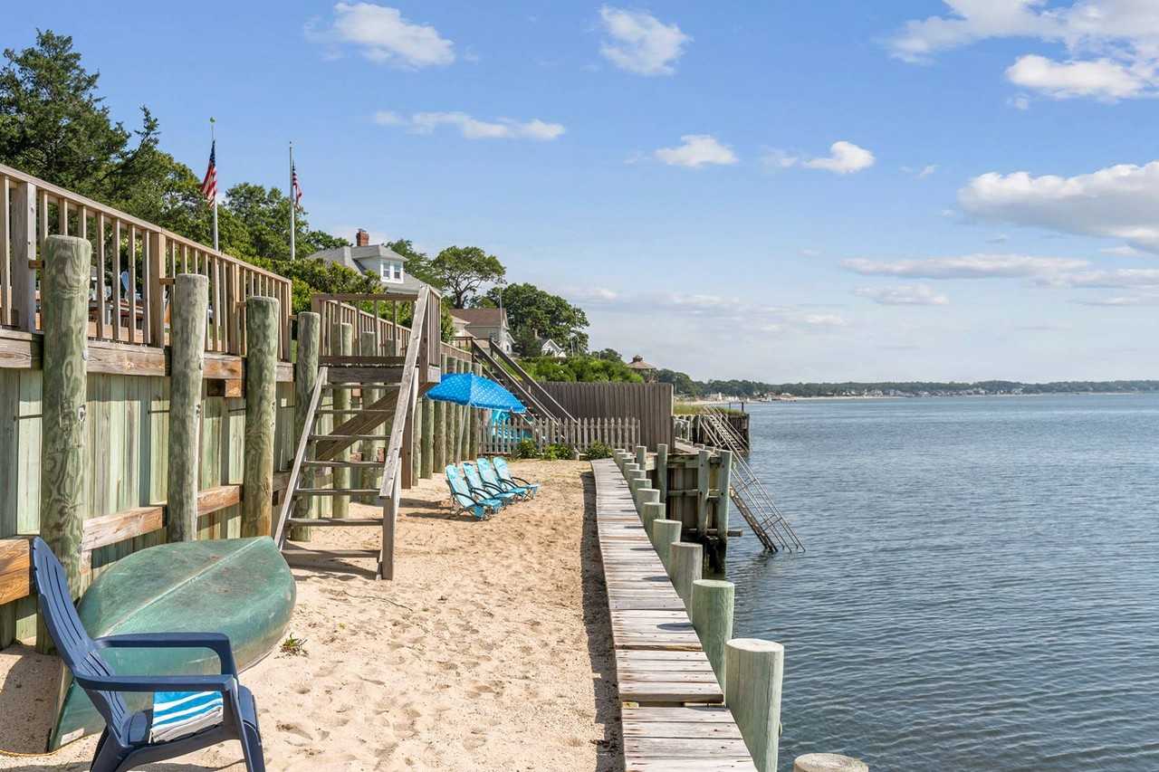 6340 Peconic Bay Blvd - Photo 3 of 20