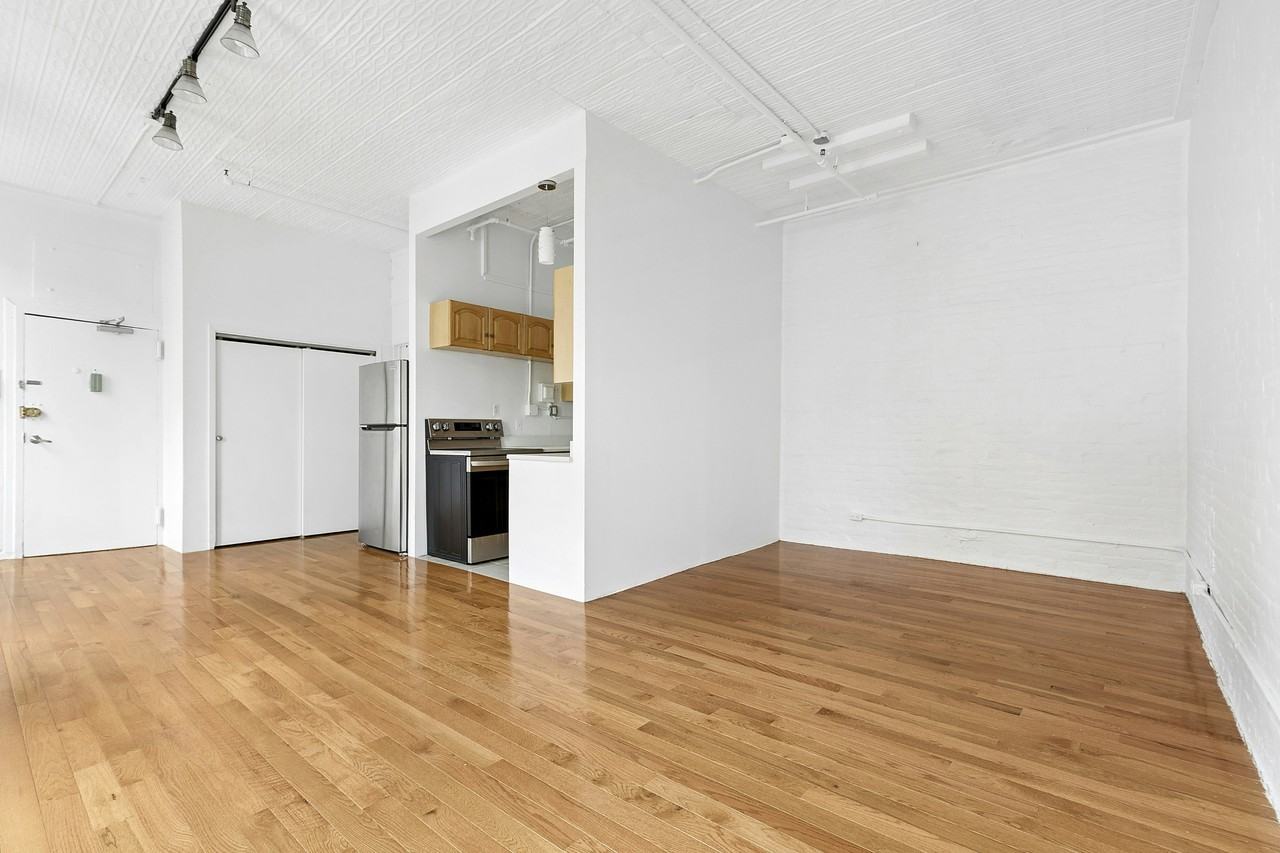 399 W Broadway #2B - Photo 4 of 7