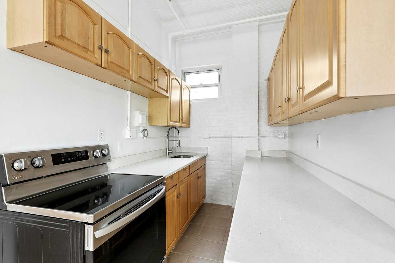 399 W Broadway #2B - Photo 6 of 7