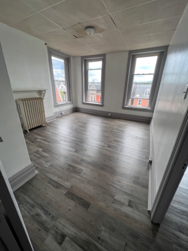 631 W Market St 3rd Fl #3rdFL - Photo 4 of 11