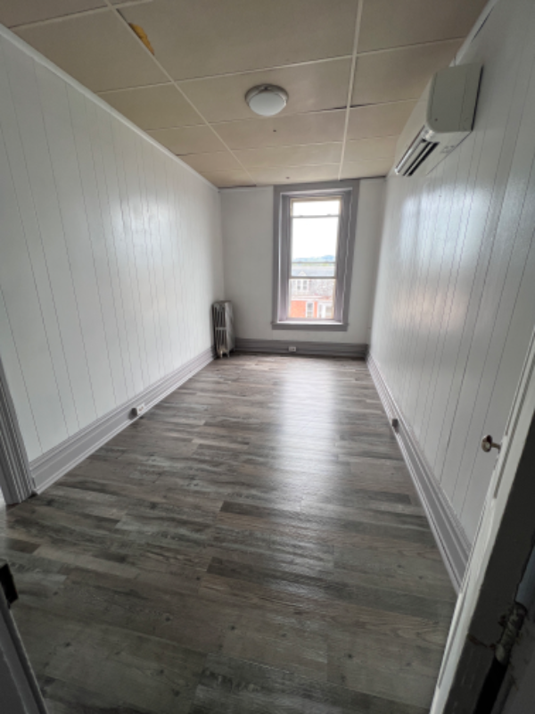 631 W Market St 3rd Fl #3rdFL - Photo 5 of 11