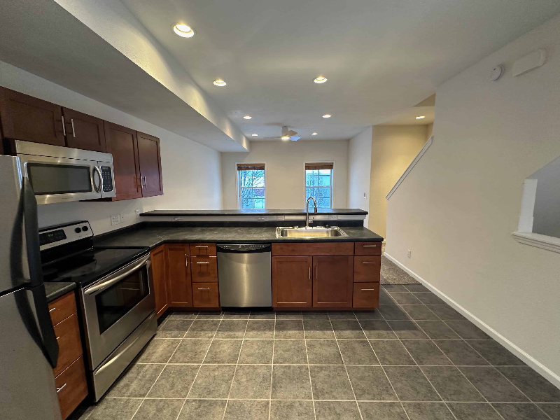 1113 Umber Dr - Photo 3 of 30