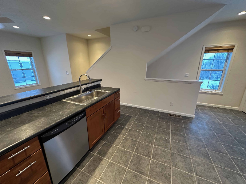 1113 Umber Dr - Photo 4 of 30