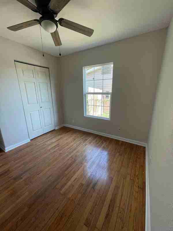 1218 Vance Dr - Photo 2 of 4