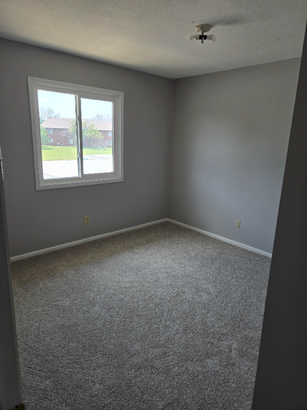 1718 Nw Pine Rd - Photo 6 of 8