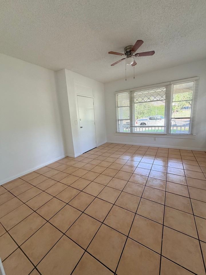 869 Lincoln Ave #102 - Photo 2 of 16