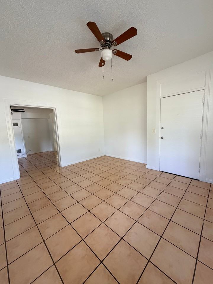 869 Lincoln Ave #102 - Photo 4 of 16