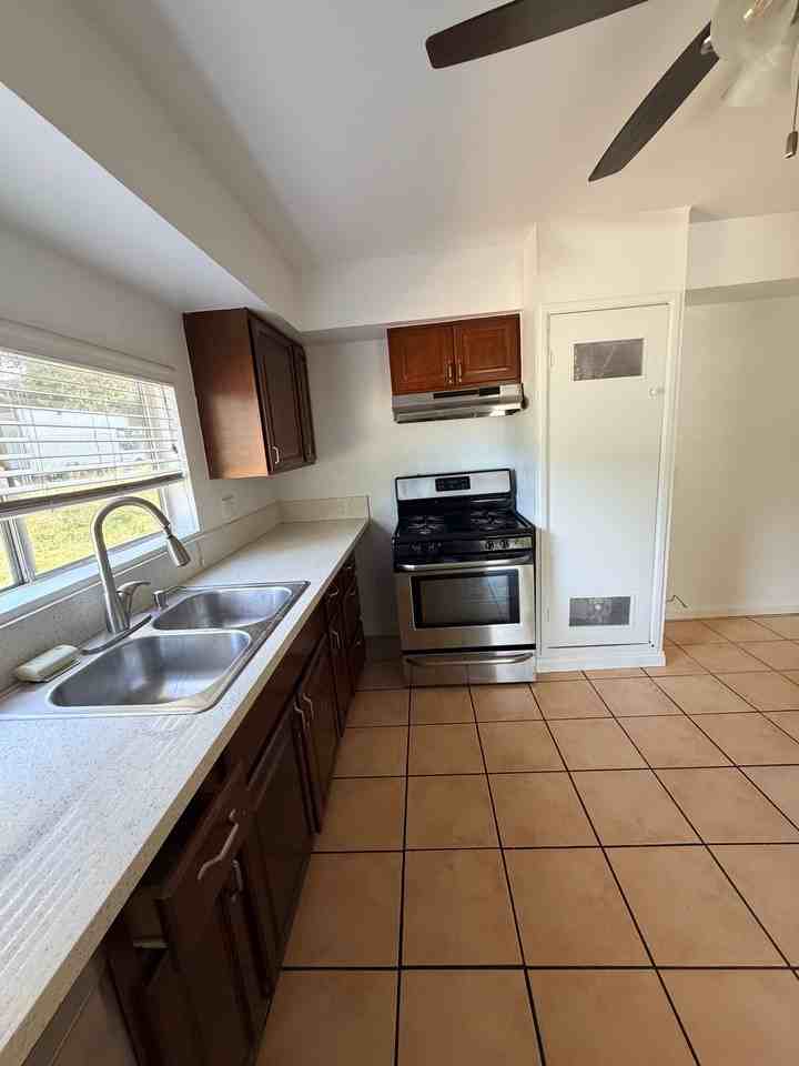 869 Lincoln Ave #102 - Photo 5 of 16