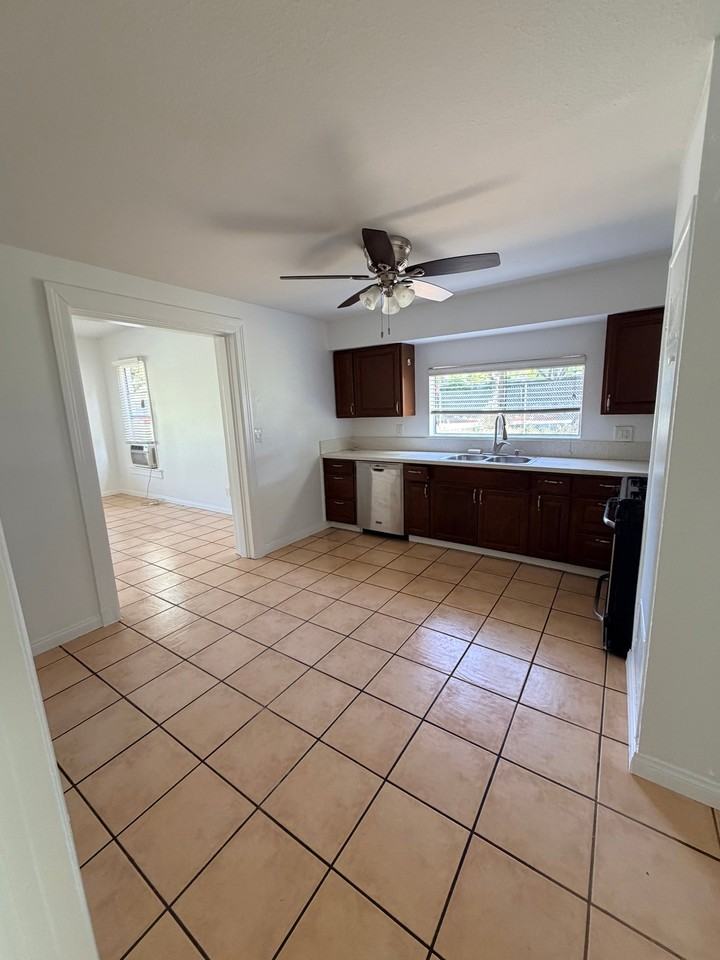 869 Lincoln Ave #102 - Photo 7 of 16