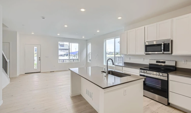 5552 Second Ave - Photo 5 of 13