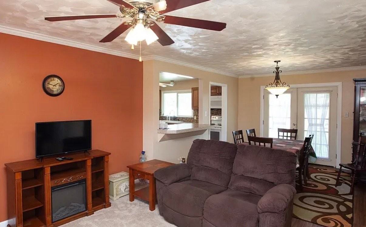 1416 Adams Cir - Photo 2 of 25
