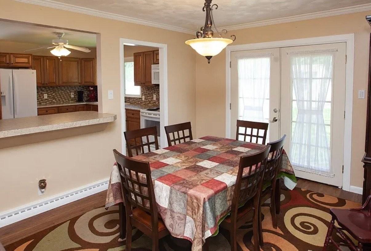 1416 Adams Cir - Photo 5 of 25