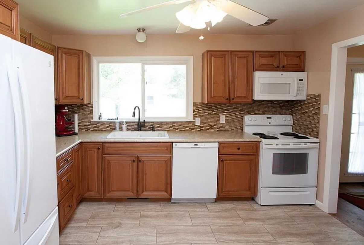 1416 Adams Cir - Photo 7 of 25