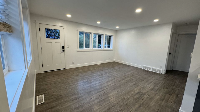 604 Camas Ave Ne - Photo 4 of 20