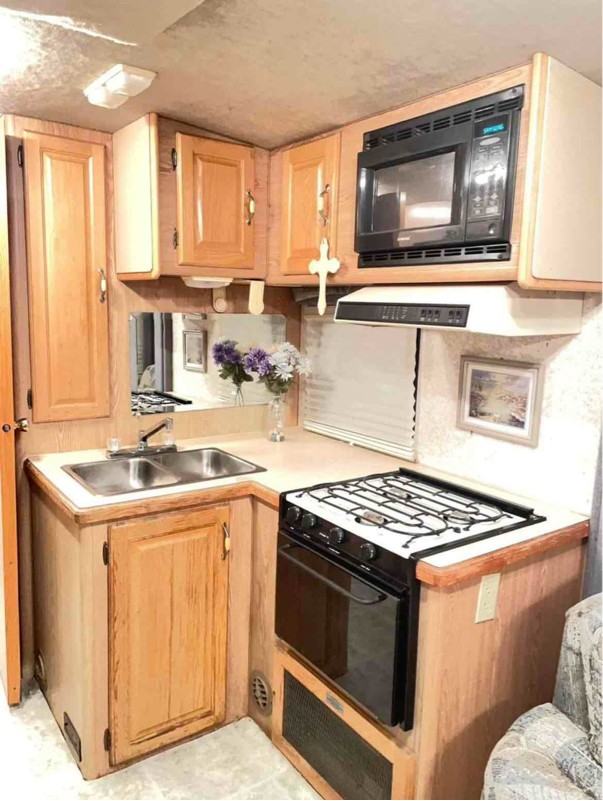 1901 Halford Ave - Photo 7 of 10