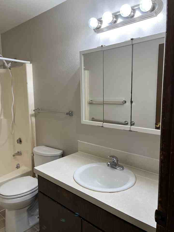 328 91st Ave Ne #2 - Photo 6 of 15