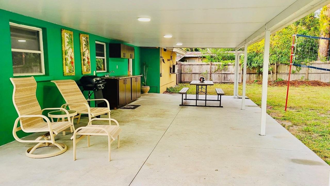 3784 Dover Dr - Photo 3 of 20