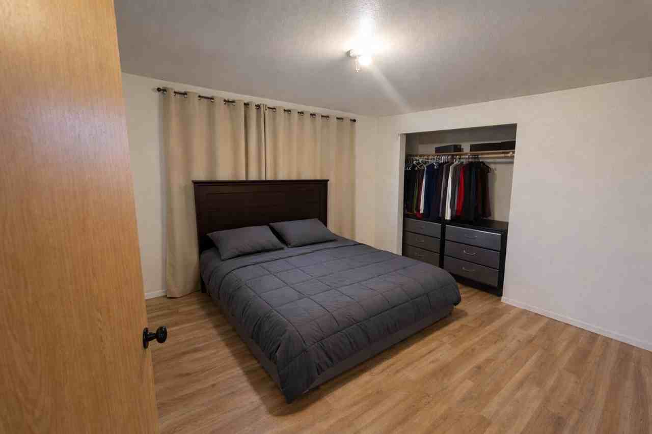 651 Ne Ellis Way - Photo 3 of 5