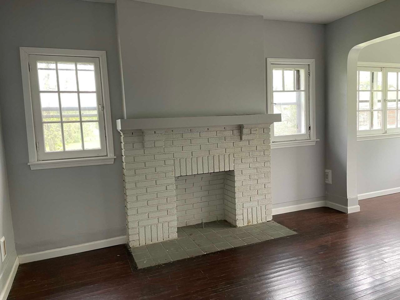 300 Oxford Ave #4 - Photo 3 of 19