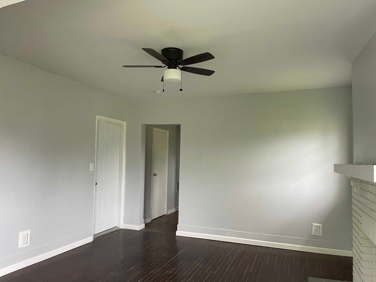 300 Oxford Ave #4 - Photo 4 of 19