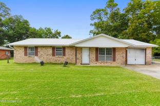 2 Sandalwood Ct #NA - Photo 1 of 1