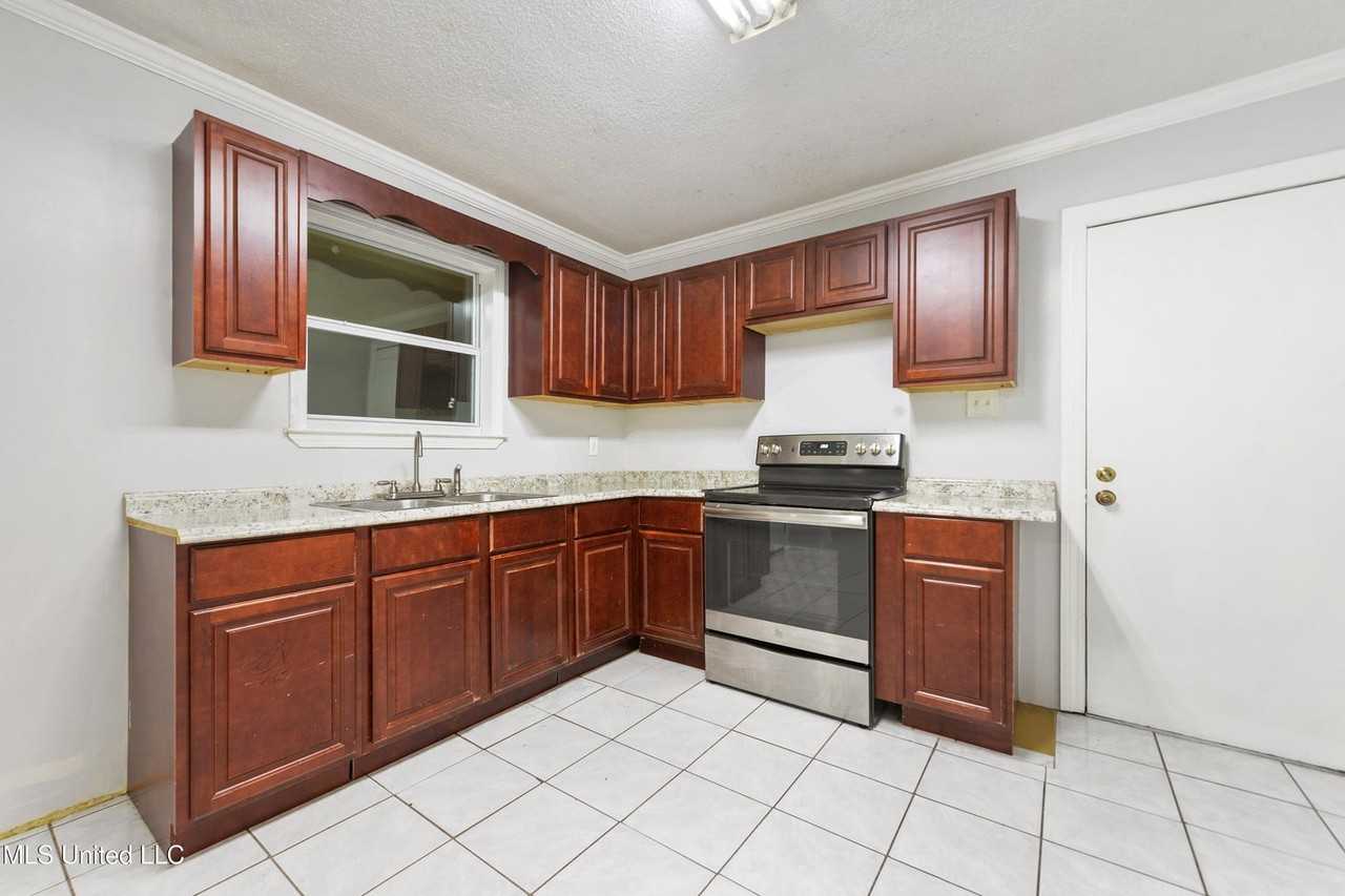 2 Sandalwood Ct #NA - Photo 6 of 6