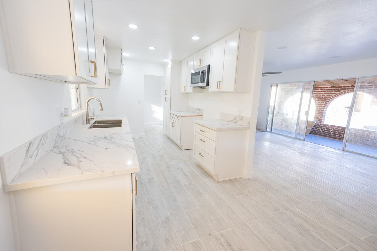 2357 N Eastern Ave #NA - Photo 2 of 12