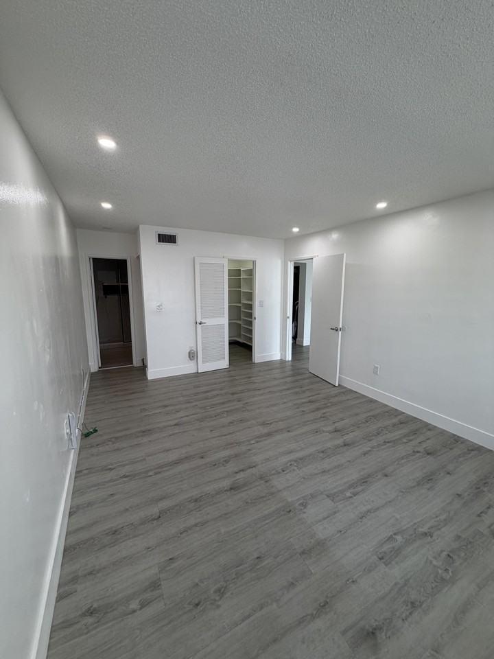 5731 Nw 37th St #211 - Photo 3 of 11