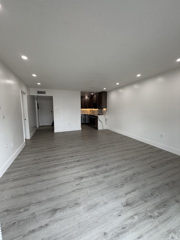 5731 Nw 37th St #211 - Photo 5 of 11