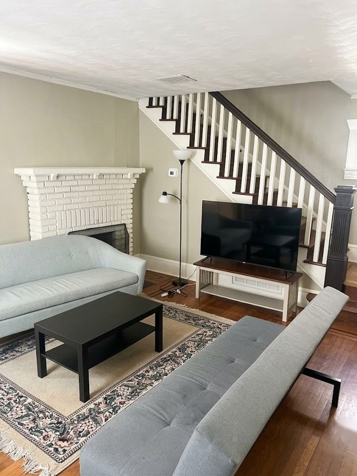 1605 Longwood Dr #NA - Photo 3 of 12