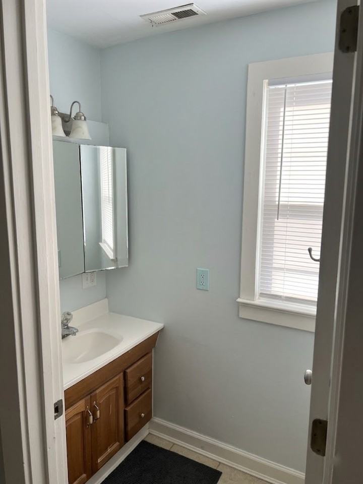 1605 Longwood Dr #NA - Photo 6 of 12