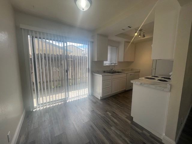 556 N Lincoln Ave #15 - Photo 3 of 12