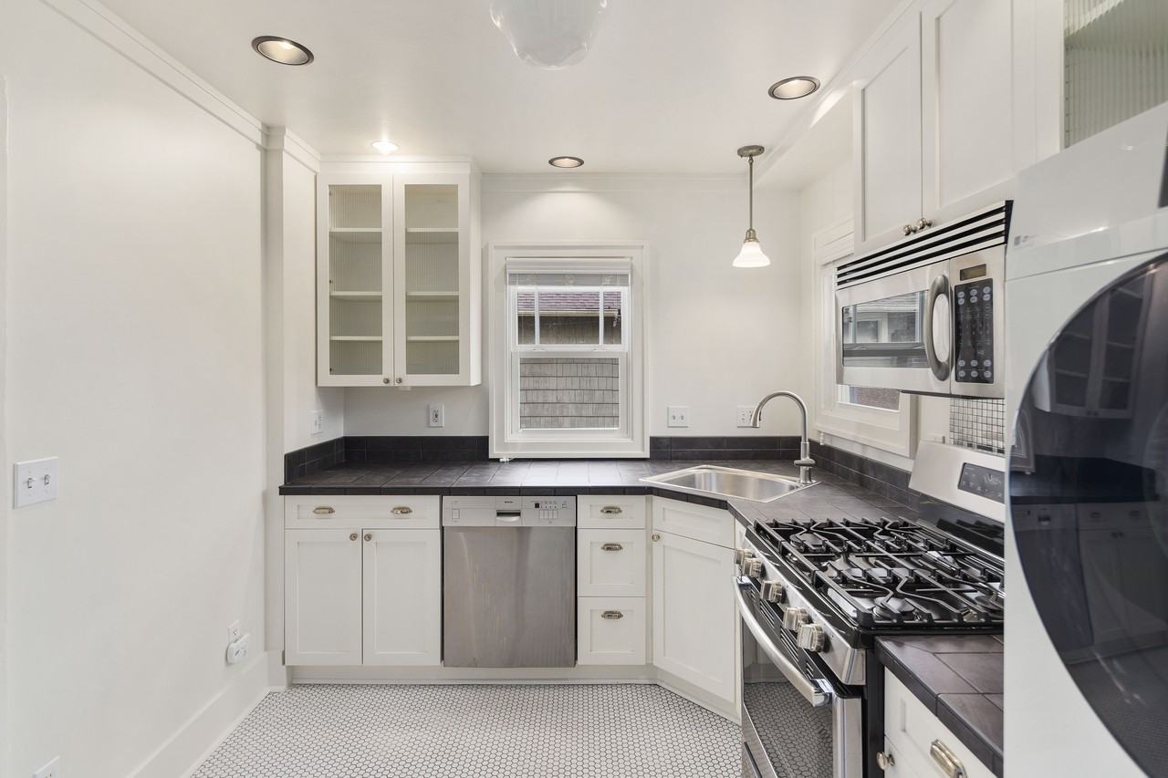 1315 Nw 85th St #2 - Photo 7 of 19