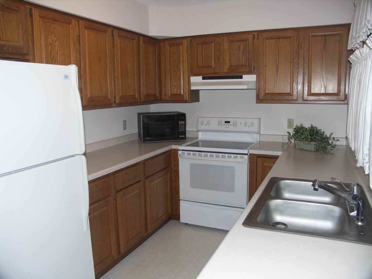 949 Jefferson Ln - Photo 2 of 8