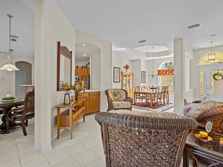 184 Cacique Dr - Photo 3 of 12