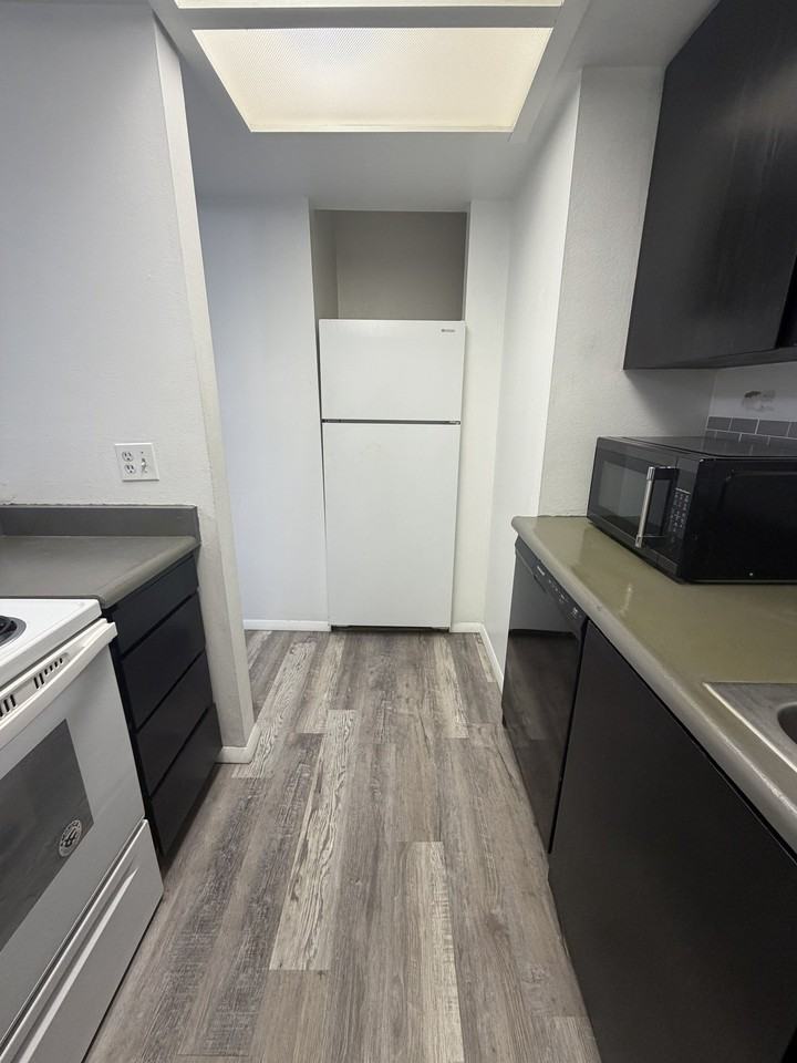 4620 Reka Dr #B12 - Photo 7 of 8