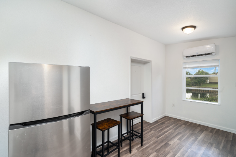 221 Duxbury Ave #8 - Photo 5 of 6