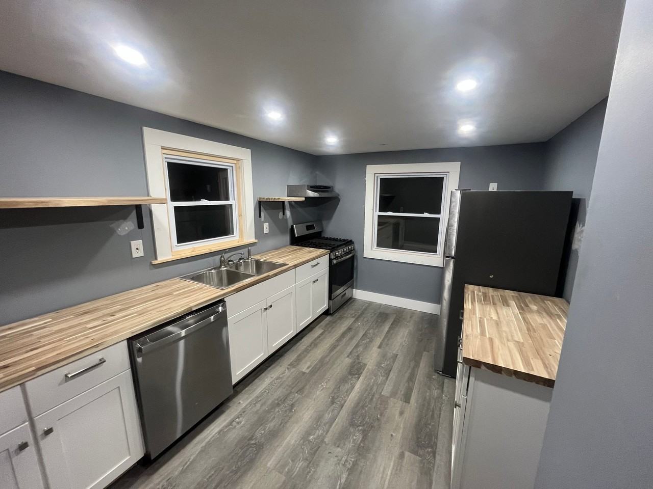 1079 Garson Ave - Photo 4 of 10