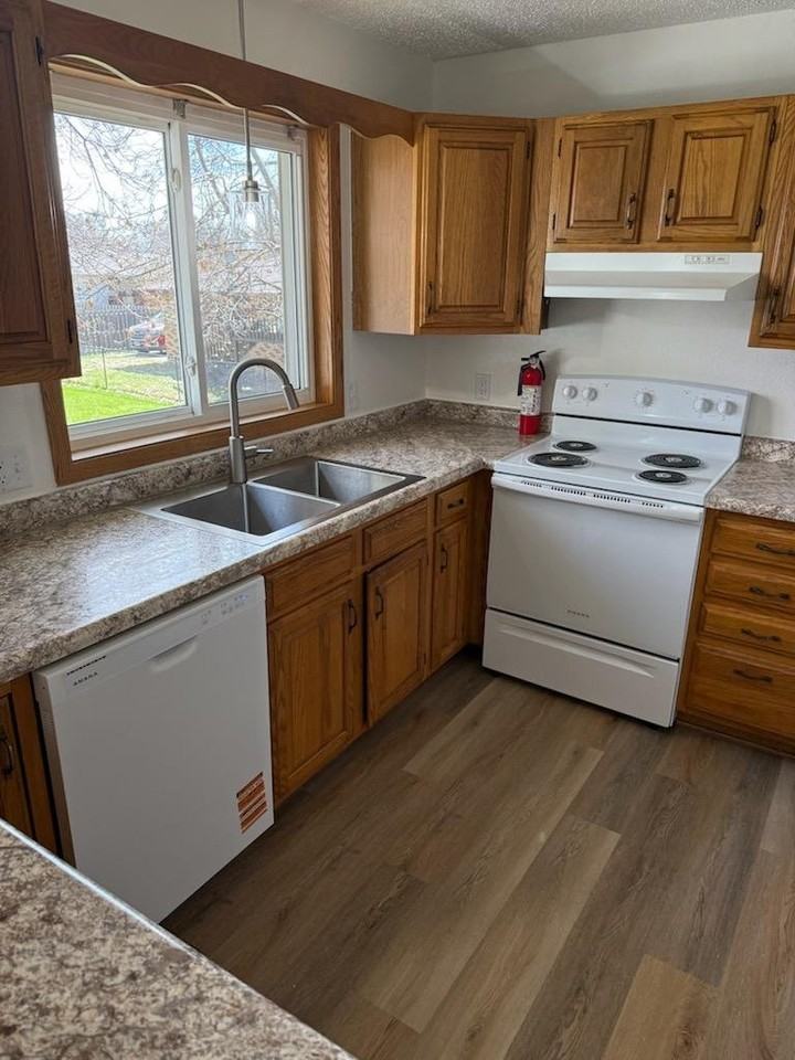 1307 S Washington St #1307 - Photo 2 of 6