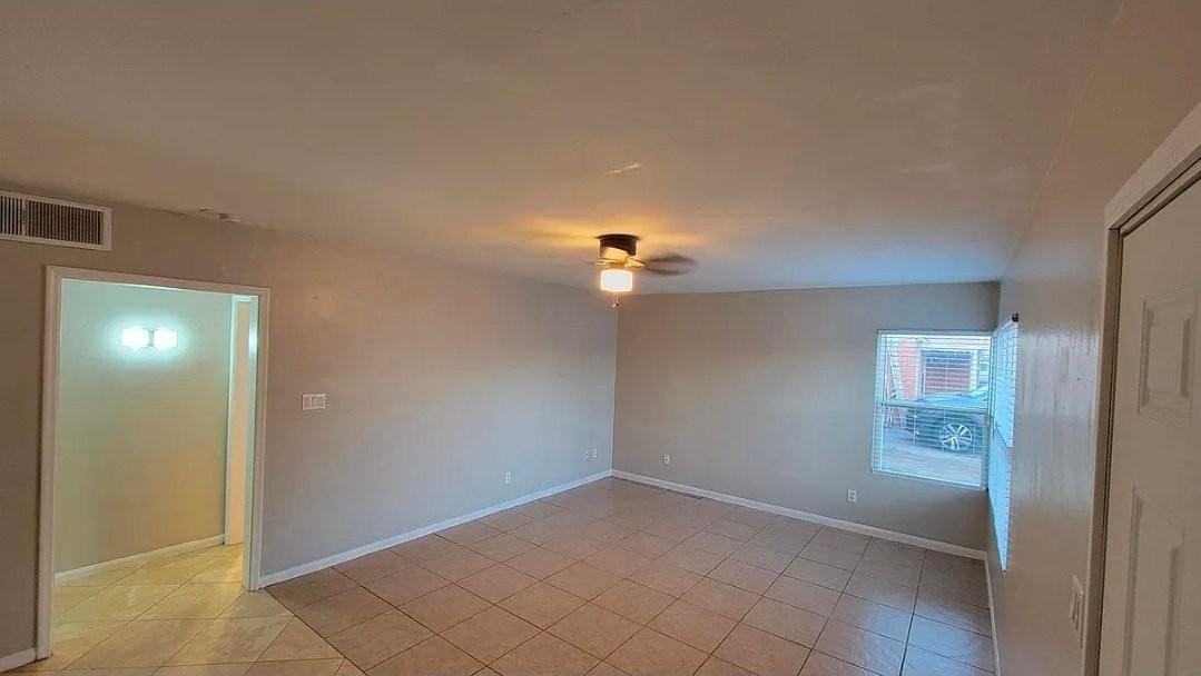 730 E 1st St - Photo 4 of 20