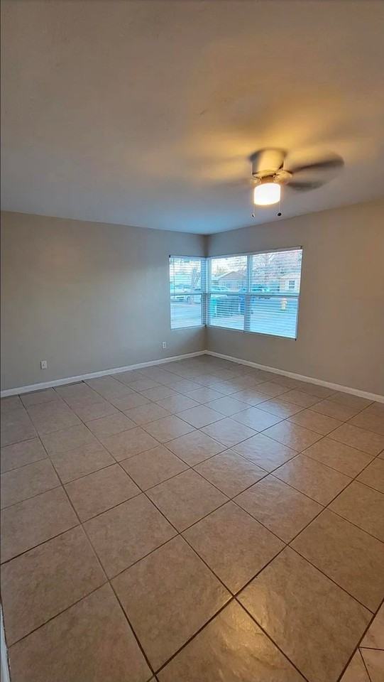 730 E 1st St - Photo 5 of 20