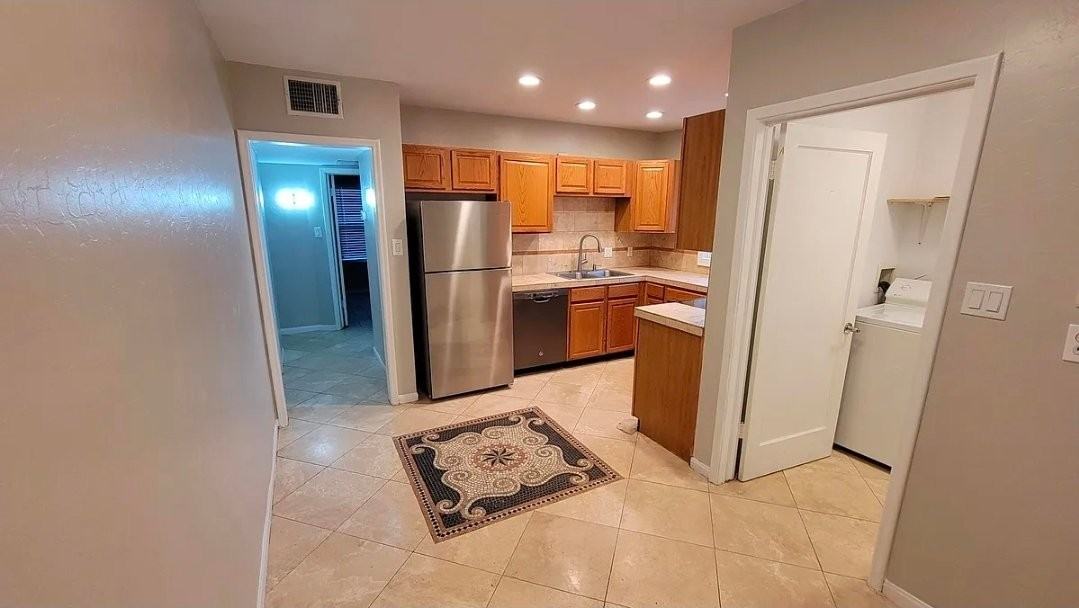 730 E 1st St - Photo 7 of 20